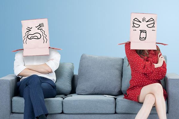 揭开婚姻的真相：购房合同背后的秘密